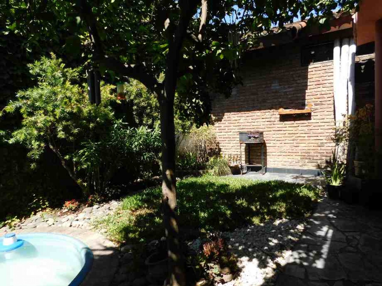 CHALET CON LOCAL EN VENTA. CASTELAR SUR. GRAN BUENOS AIRES