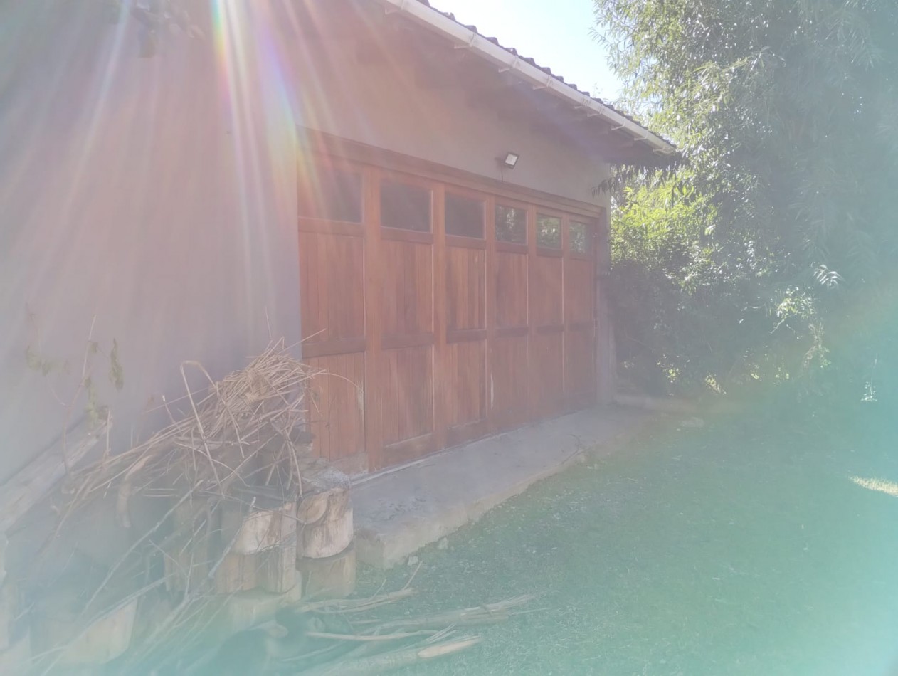 IMPECABLE CHALET CON GRAN PARQUE Y PISCINA. RUTA 226 KM 22
