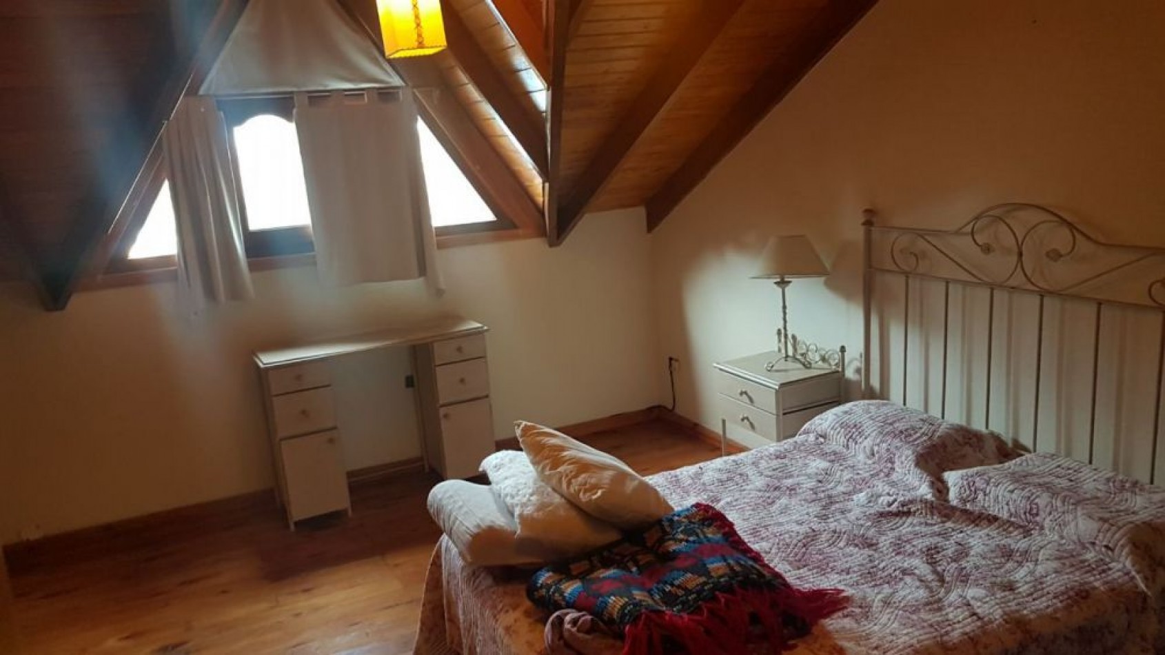 IMPECABLE CHALET DE 4 AMBIENTES CON PISCINA. SIERRAS DE LOS PADRES