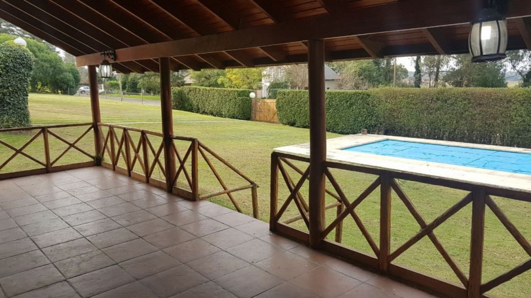 IMPECABLE CHALET DE 4 AMBIENTES CON PISCINA. SIERRAS DE LOS PADRES