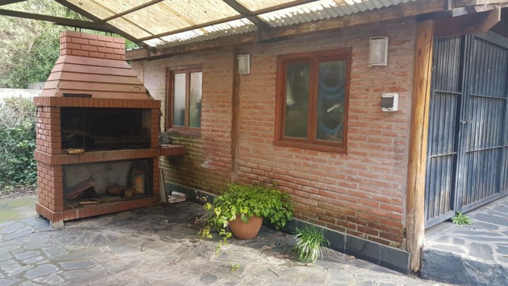 IMPECABLE CHALET DE 4 AMBIENTES CON PISCINA. SIERRAS DE LOS PADRES