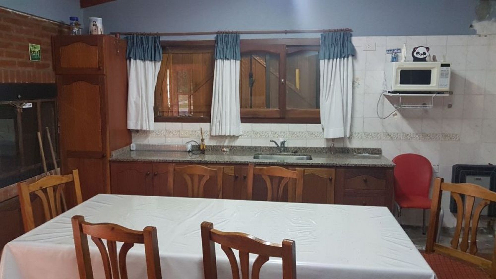 IMPECABLE CHALET DE 4 AMBIENTES CON PISCINA. SIERRAS DE LOS PADRES