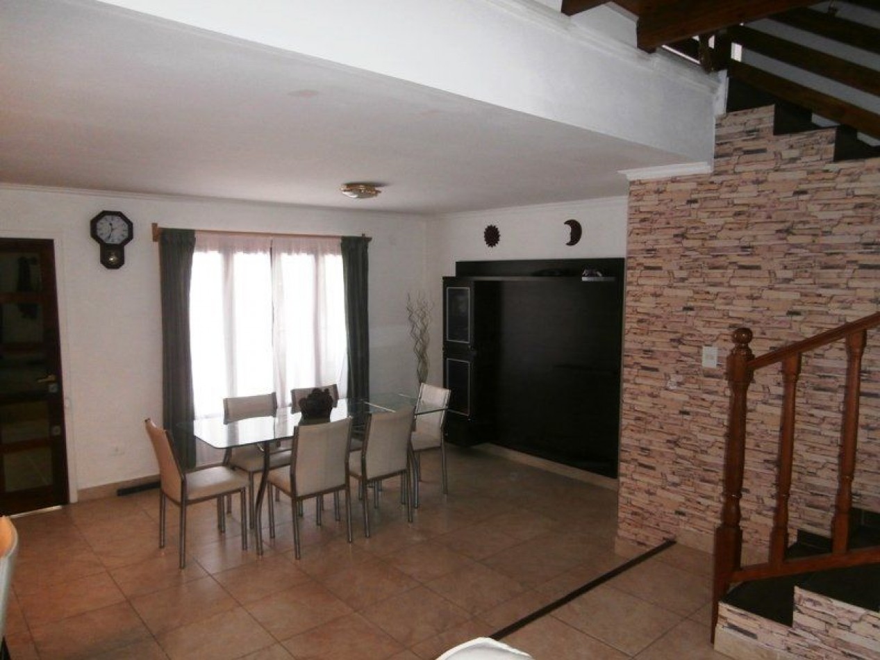 CHALET 4 AMBIENTES CON PISCINA. LA FLORIDA.