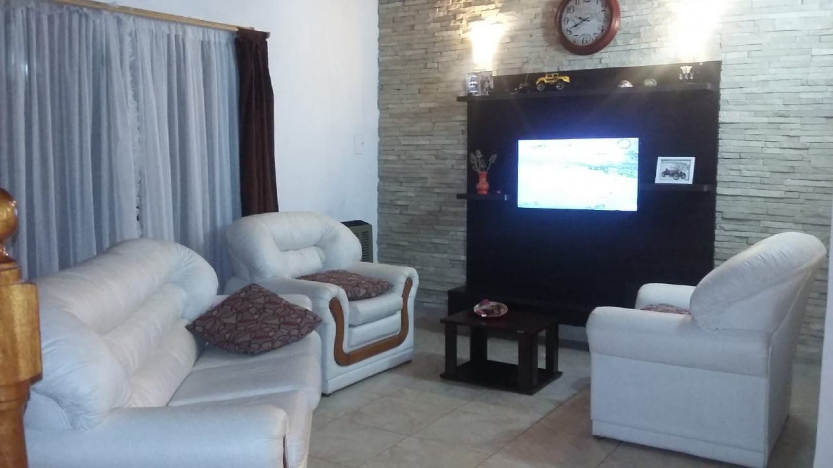 CHALET 4 AMBIENTES CON PISCINA. LA FLORIDA.