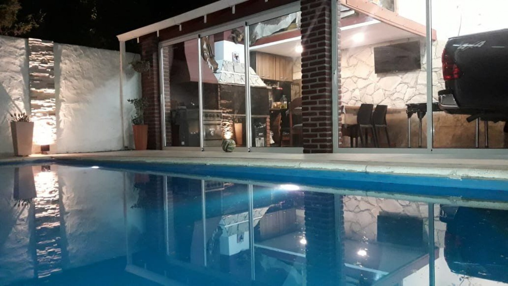 CHALET 4 AMBIENTES CON PISCINA. LA FLORIDA.