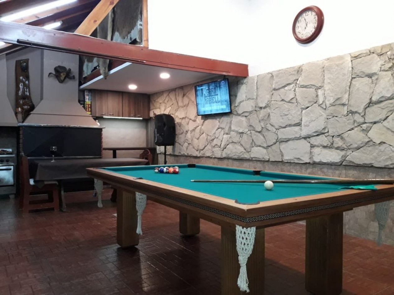 CHALET 4 AMBIENTES CON PISCINA. LA FLORIDA.