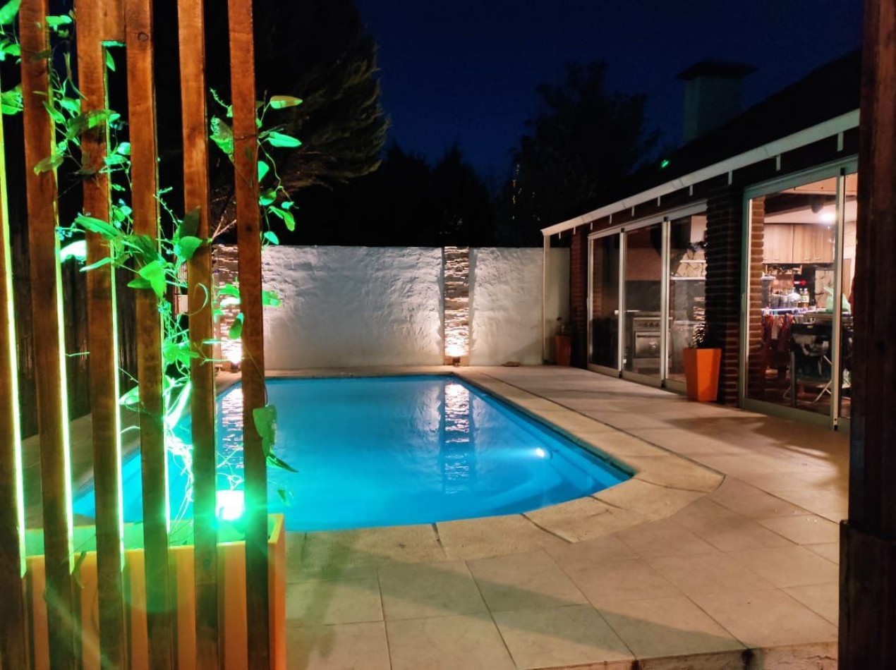CHALET 4 AMBIENTES CON PISCINA. LA FLORIDA.