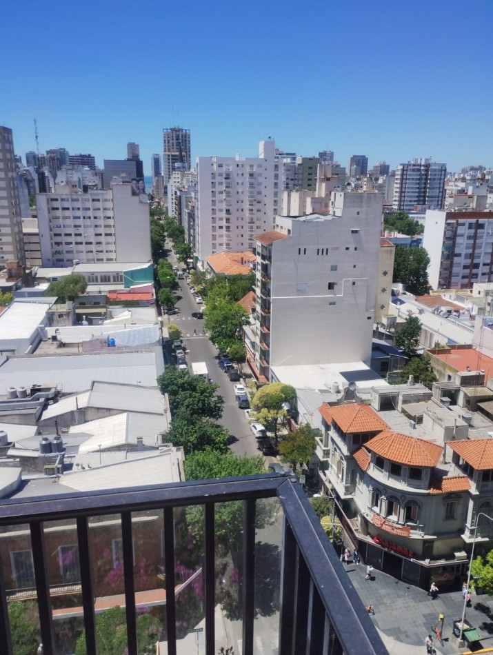 IMPECABLE PISO DE 240 METROS CON VISTA PANORAMICA. INDEPENDENCIA Y SAN MARTIN. PERMUTA