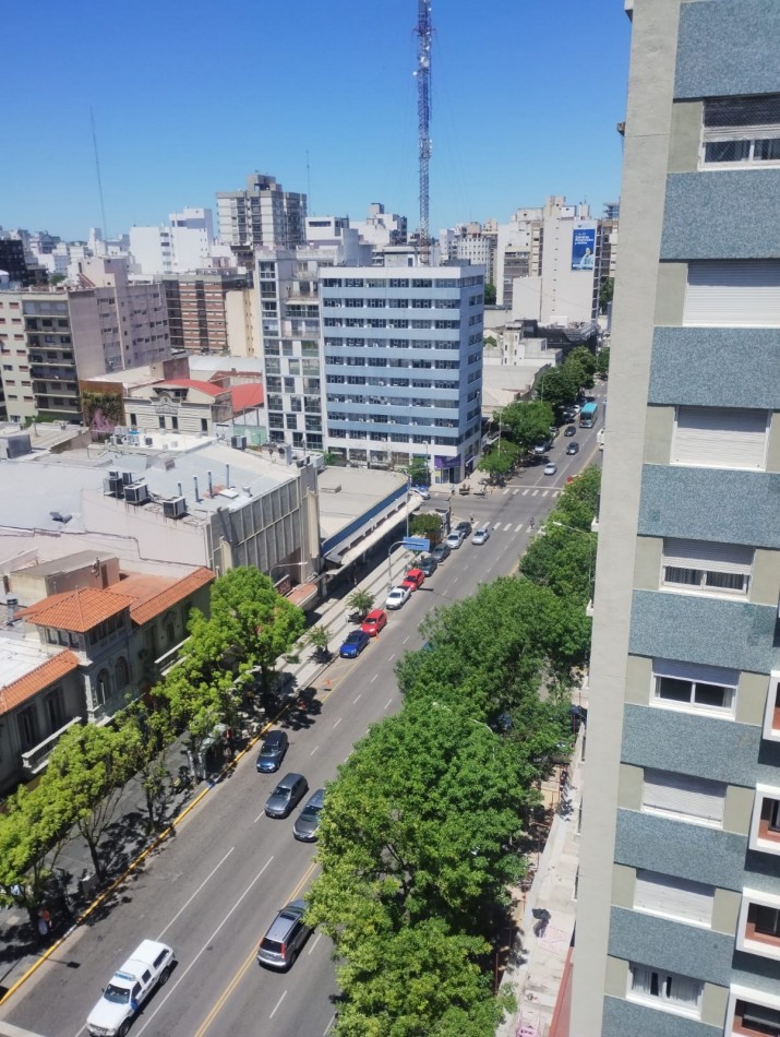 IMPECABLE PISO DE 240 METROS CON VISTA PANORAMICA. INDEPENDENCIA Y SAN MARTIN. PERMUTA