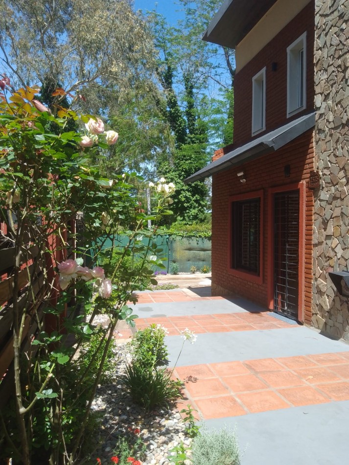 Hermoso chalet a estrenar en la zona de Santa Celina