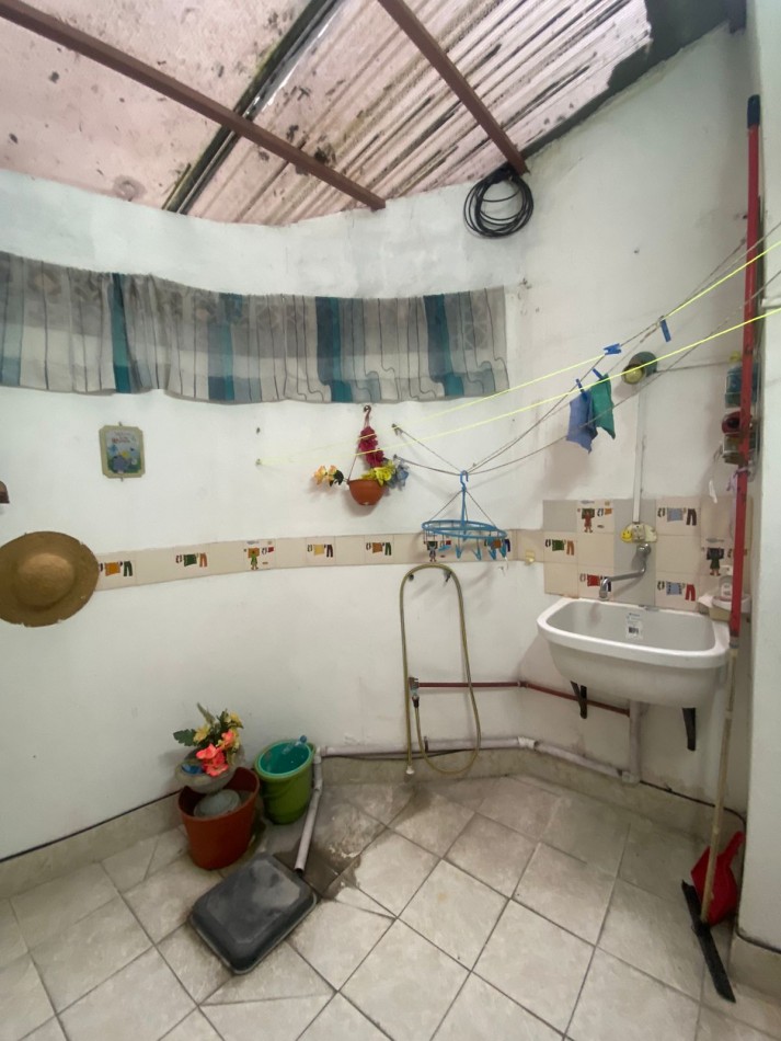 Departamento de dos ambientes a la calle en planta baja con patio