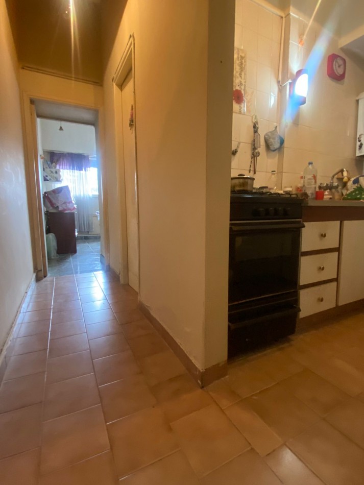 Departamento de dos ambientes a la calle en planta baja con patio