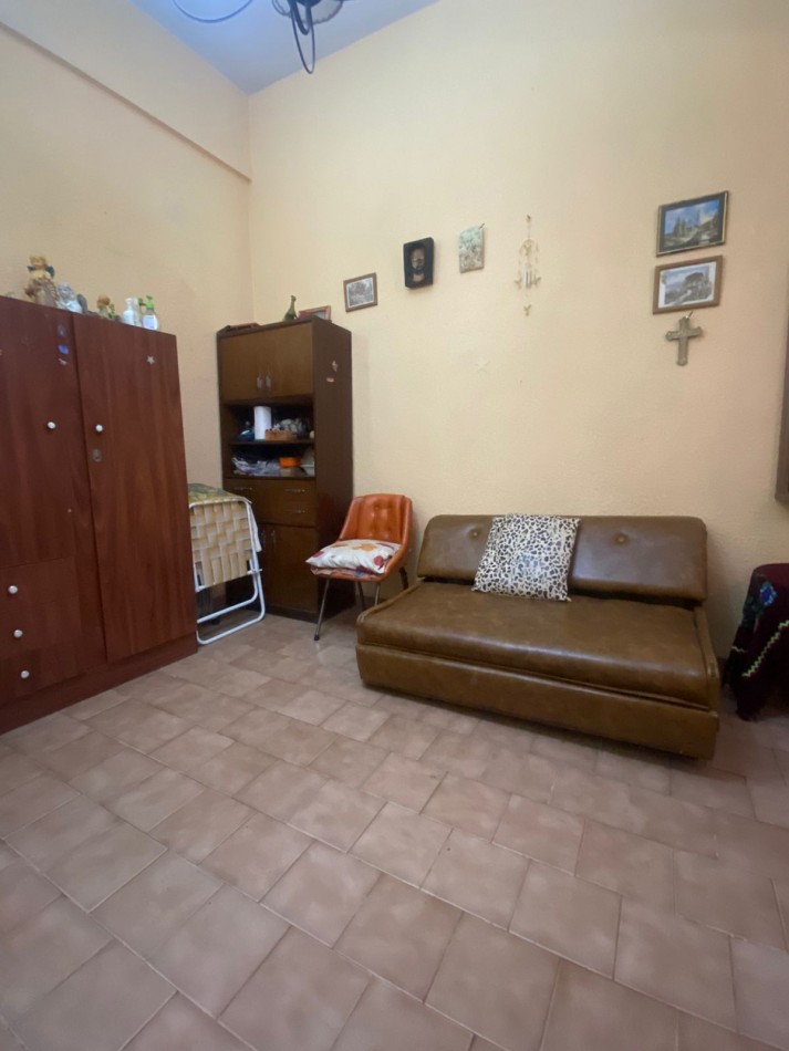Departamento de dos ambientes a la calle en planta baja con patio