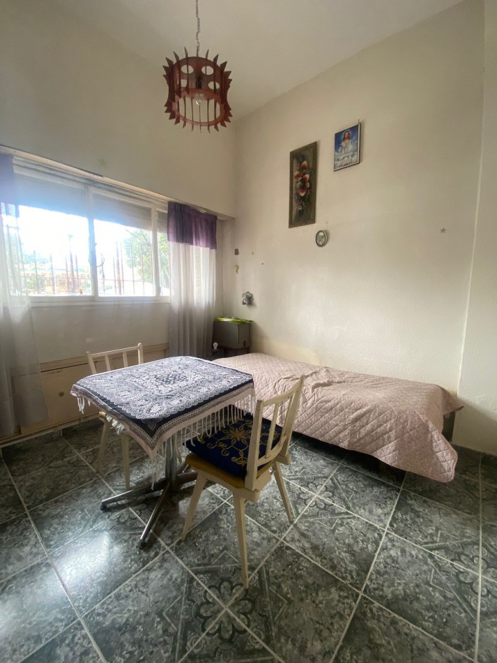 Departamento de dos ambientes a la calle en planta baja con patio