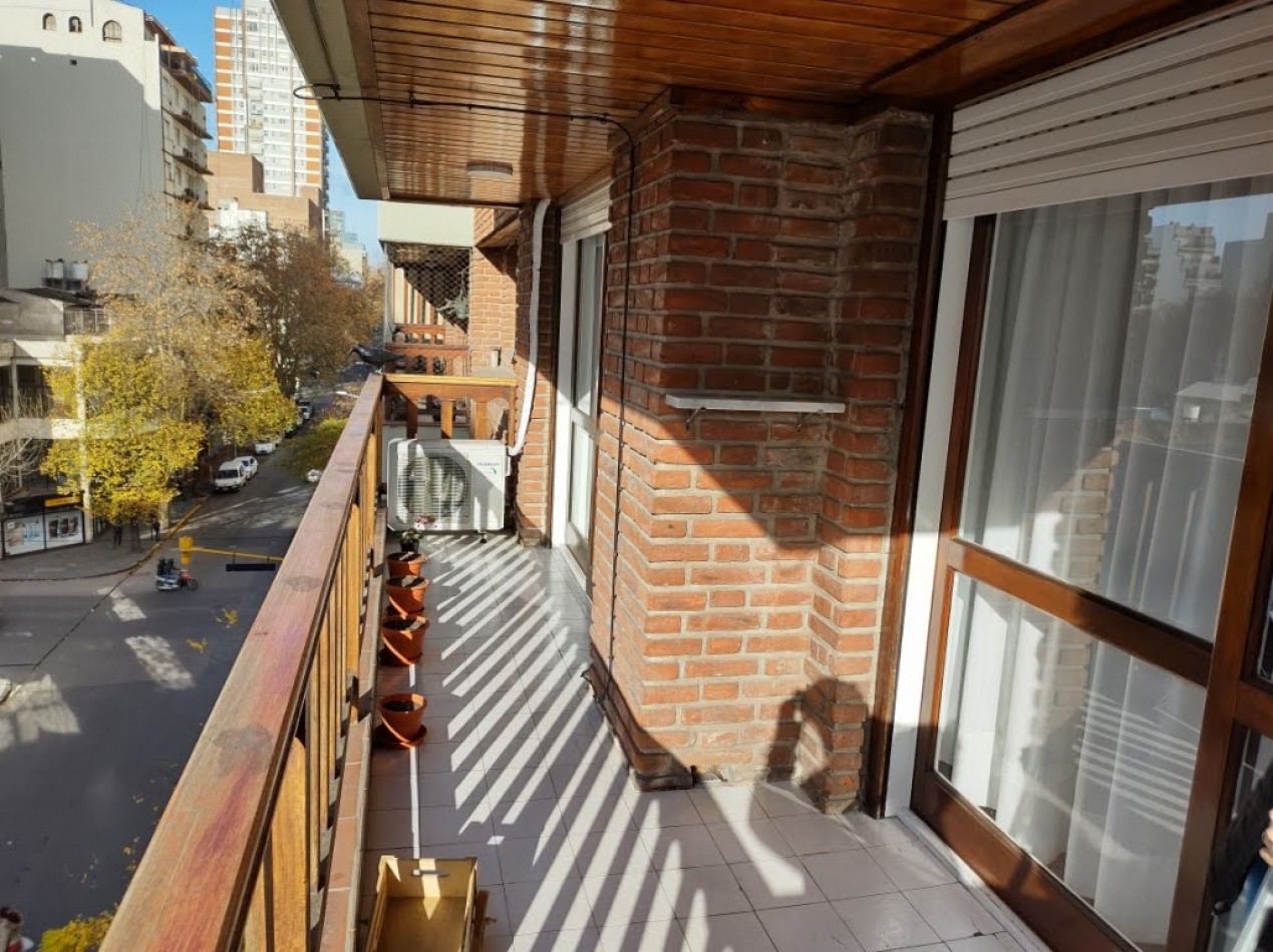 4 ambientes al frente con balcon y cochera. 25 de Mayo y La Rioja