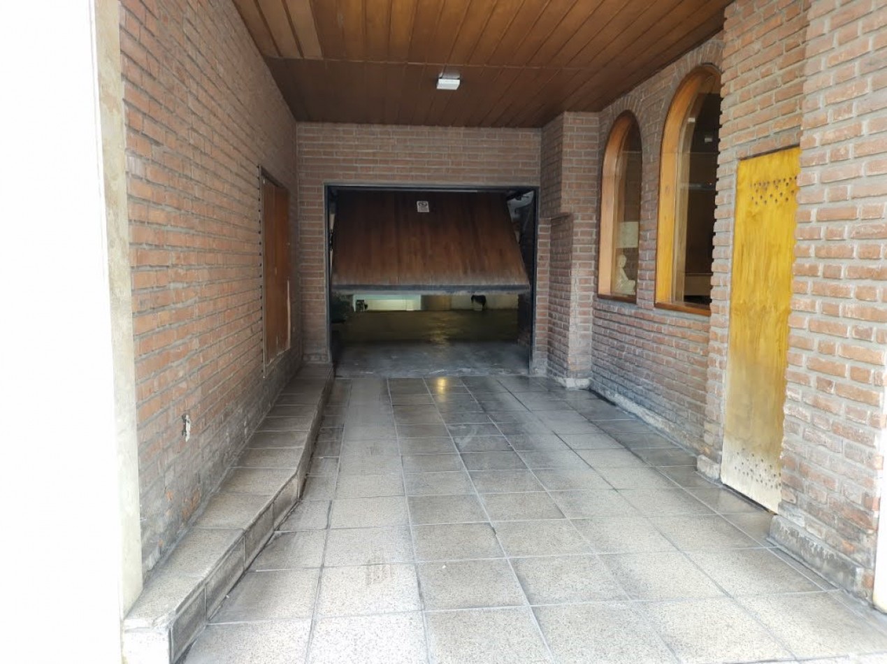 4 ambientes al frente con balcon y cochera. 25 de Mayo y La Rioja