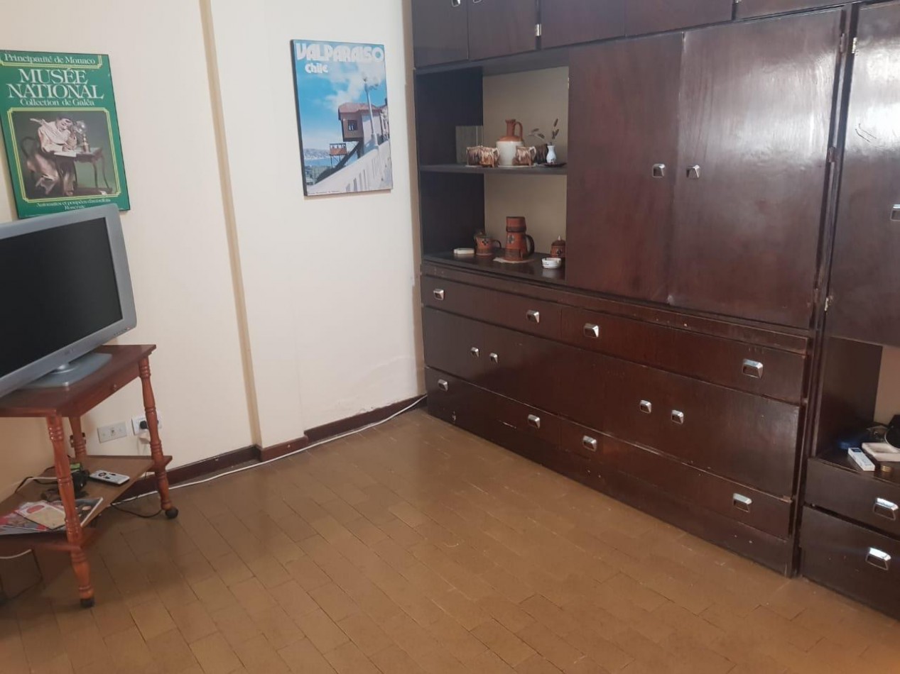 VENTA DEPARTAMENTO 2 AMBIENTES CON PATIO Y COCHERA.