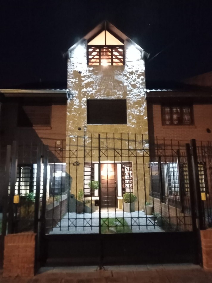 Triplex 5 ambientes La Perla