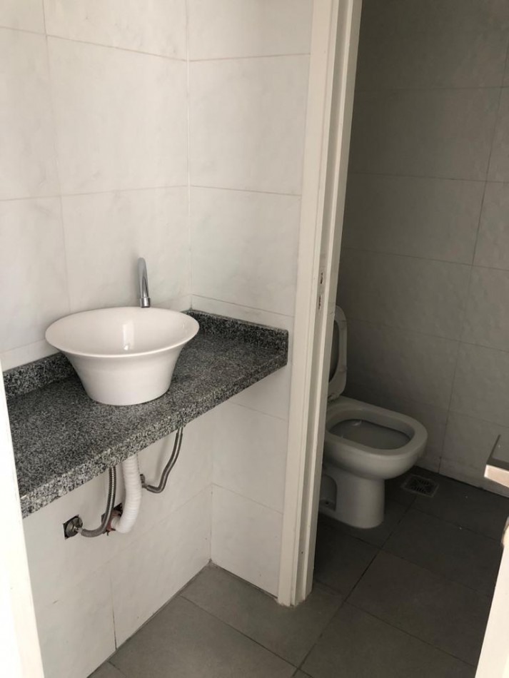 OFICINA EN VENTA SOBRE ALBERTI. EDIFICIO NUEVO. ZONA ALDREY.