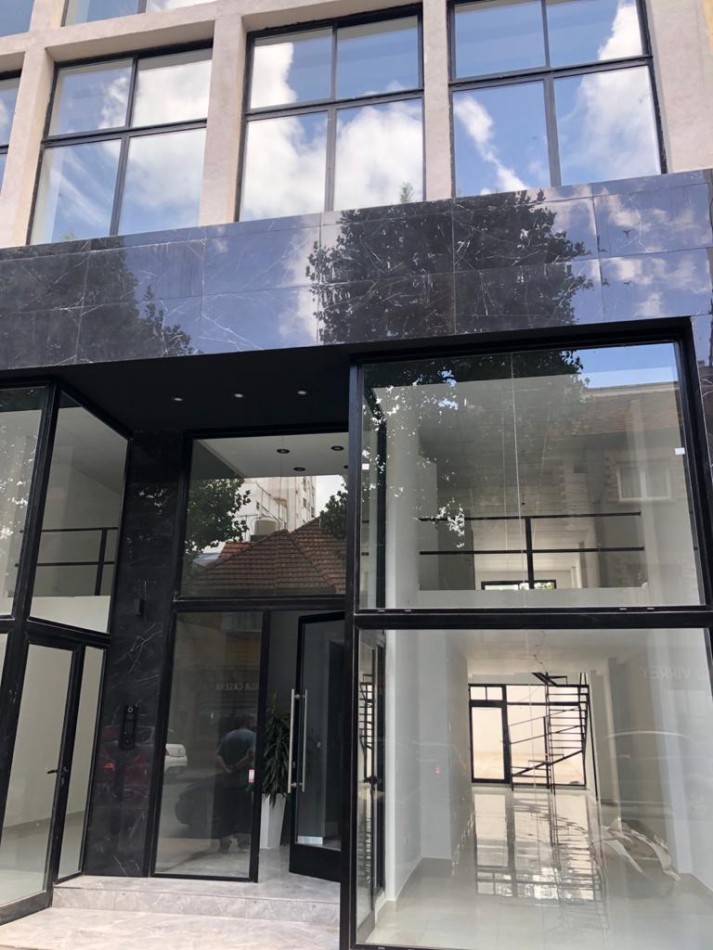 OFICINA EN VENTA SOBRE ALBERTI. EDIFICIO NUEVO. ZONA ALDREY.