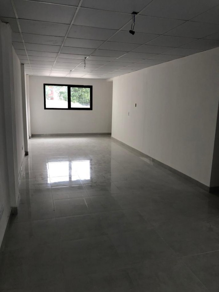 OFICINA EN VENTA SOBRE ALBERTI. EDIFICIO NUEVO. ZONA ALDREY.