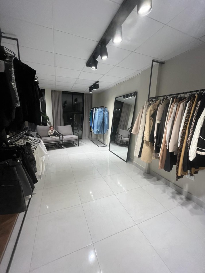 OFICINA EN VENTA SOBRE ALBERTI. EDIFICIO NUEVO. ZONA ALDREY.