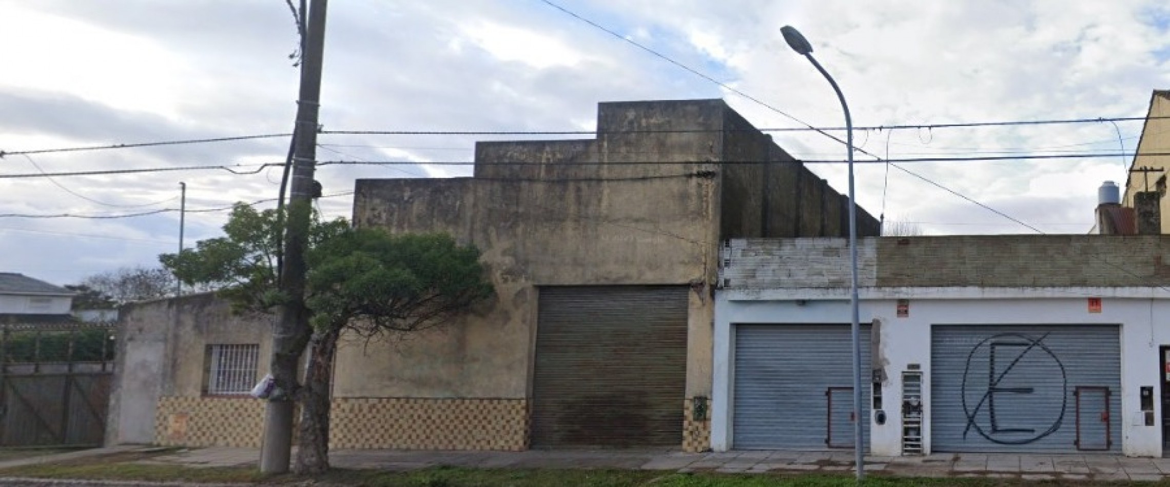 Venta en Block 2 locales Tetamanti y Av. Vertiz Z/ El Gaucho