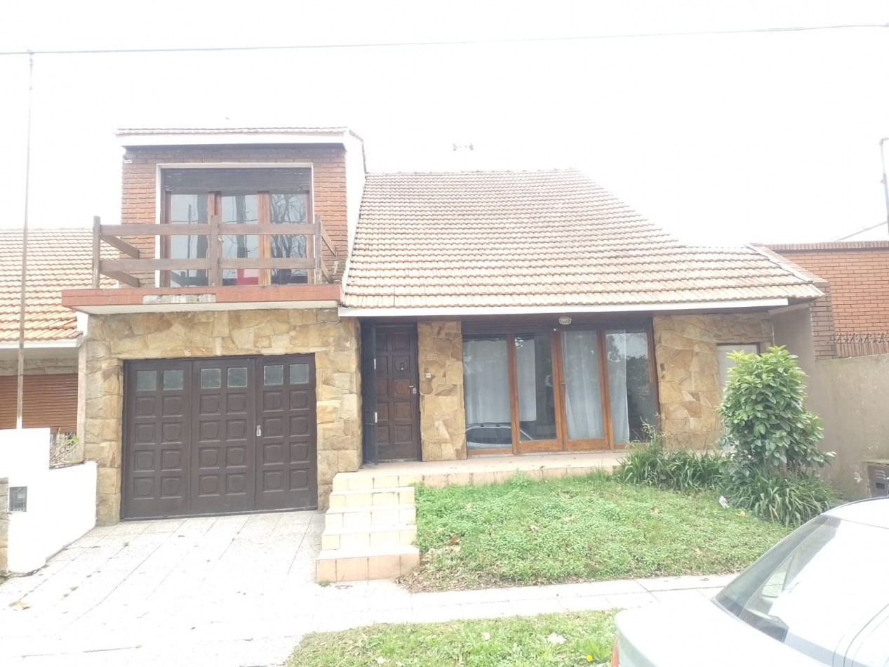 Chalet en ph de 5 ambientes Marconi y Ayacucho Z/ Villa Primera