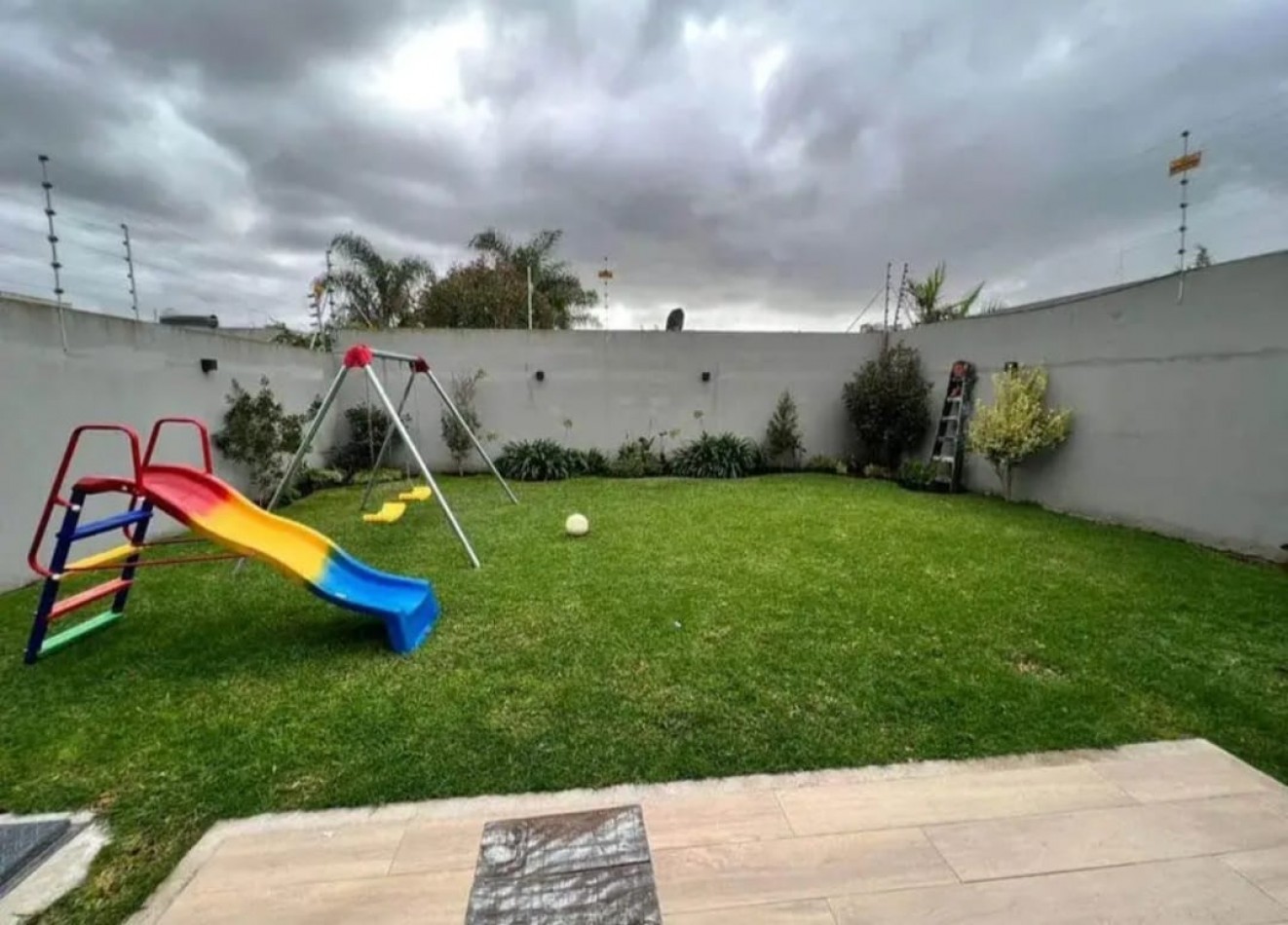 Moderno Chalet 5 ambientes Z/ Los Pinares