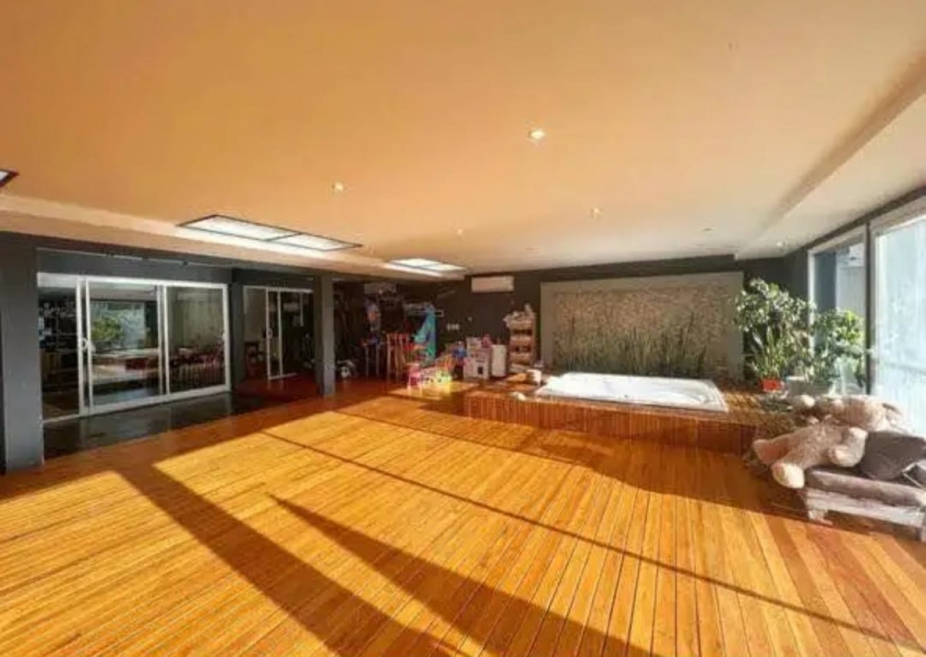 Moderno Chalet 5 ambientes Z/ Los Pinares