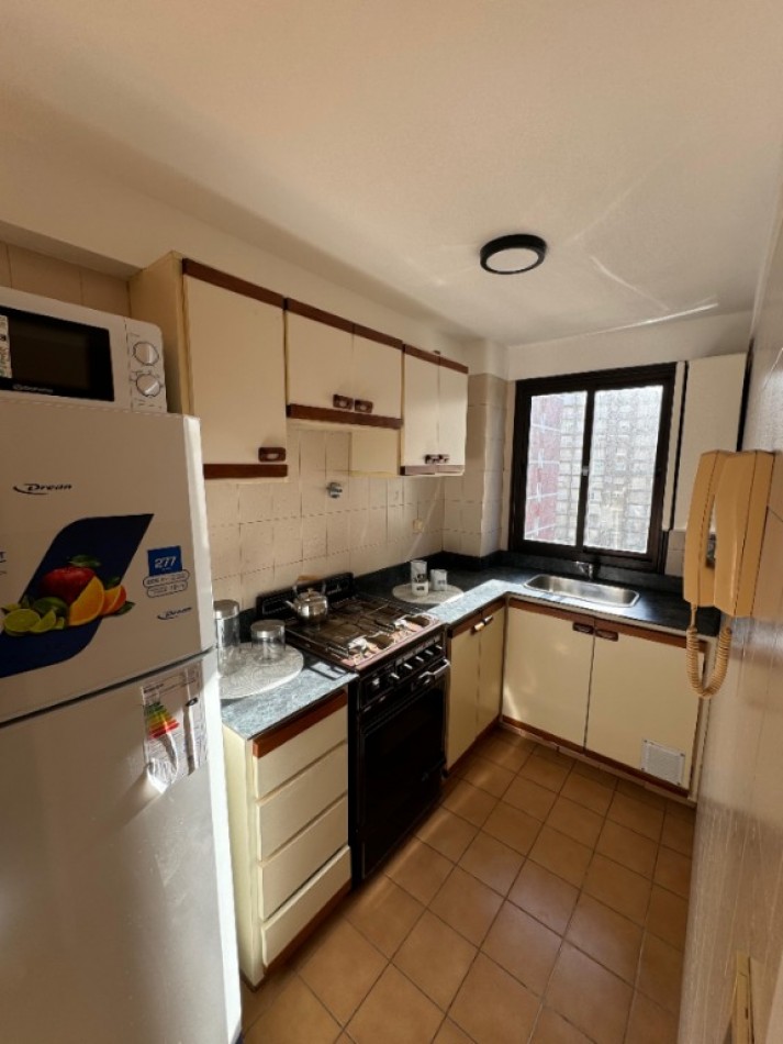 2 ambientes con cochera Edif Maral 48 Corrientes y Luro