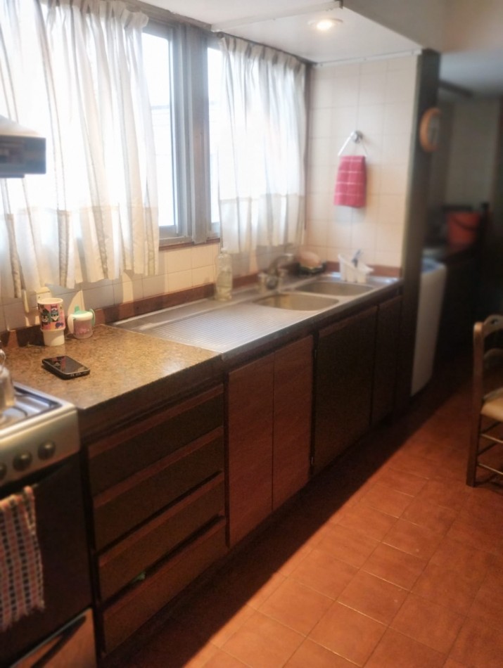 SEMIPISO DE 5 AMBIENTES CON ESCRITORIO Y COCHERA DOBLE. DIAGONAL ALBERDI 2500. OPORTUNIDAD. ACEPTA PERMUTA