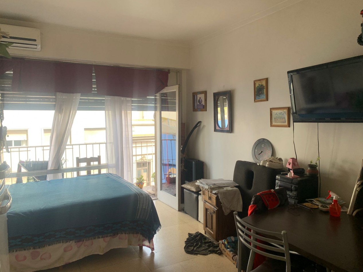 VENTA AMBIENTE AL FRENTE Rivadavia y Cordoba