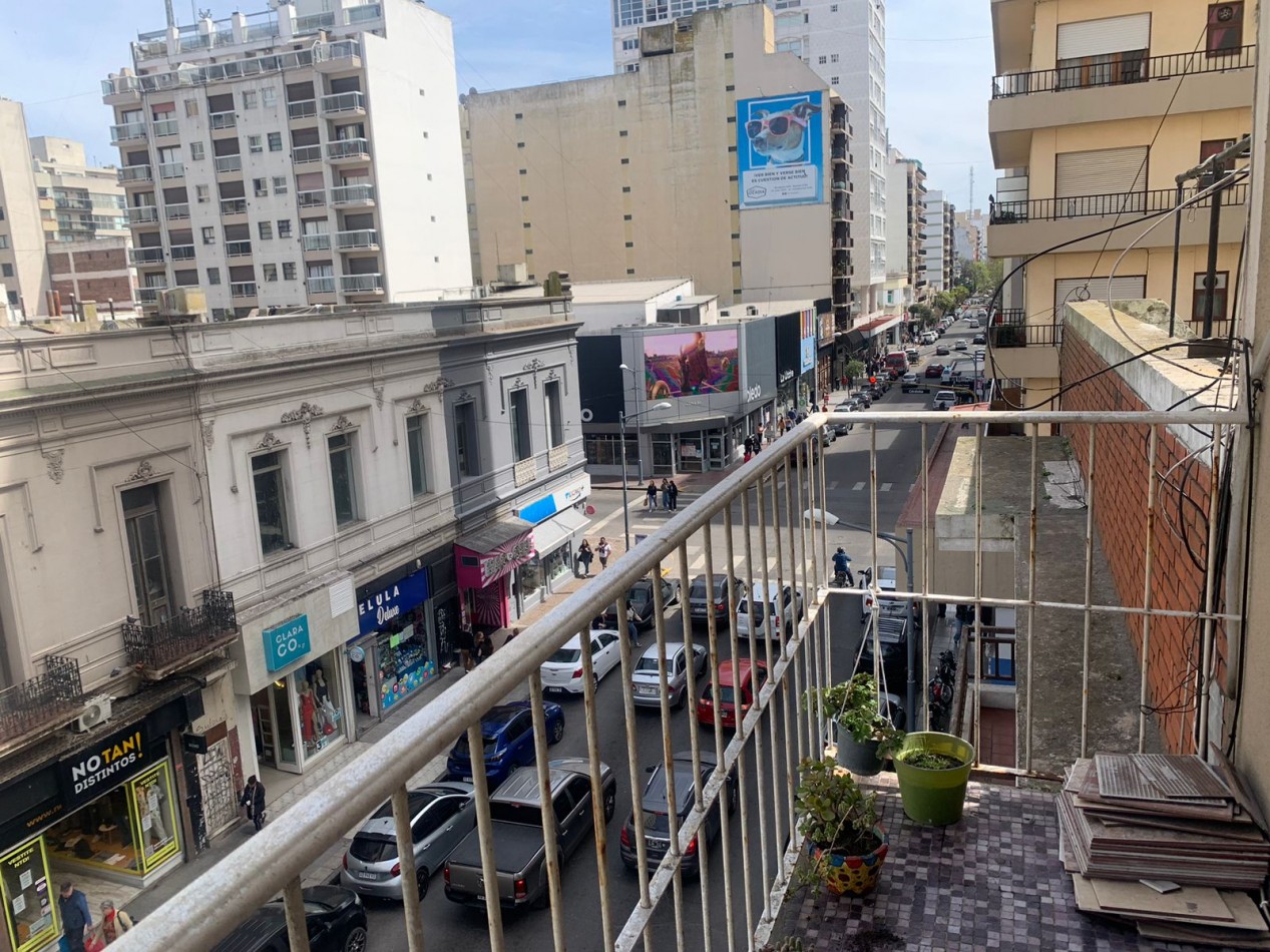 VENTA AMBIENTE AL FRENTE Rivadavia y Cordoba