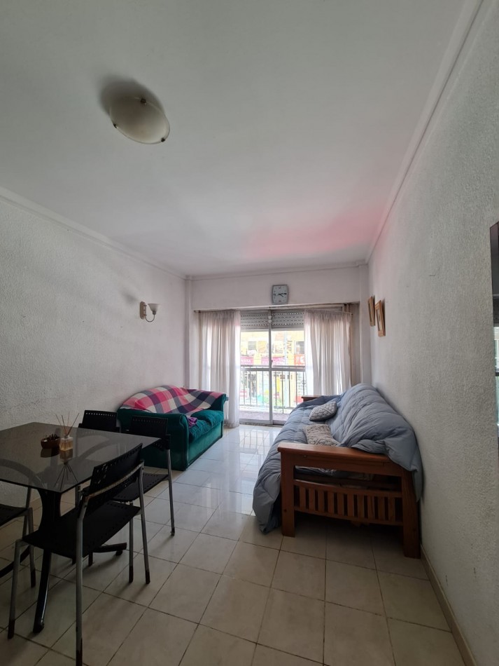 2 ambientes con balcon y patio. Peatonal San Martin