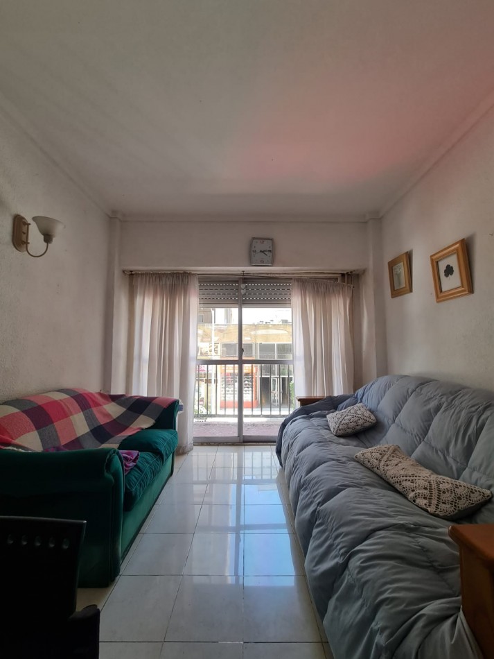2 ambientes con balcon y patio. Peatonal San Martin