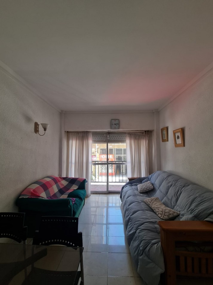 2 ambientes con balcon y patio. Peatonal San Martin