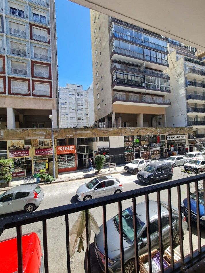 2 ambientes con balcon y patio. Peatonal San Martin