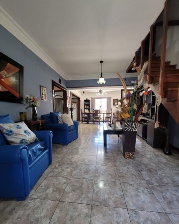 Chalet 4 ambientes mas PH 2 ambientes