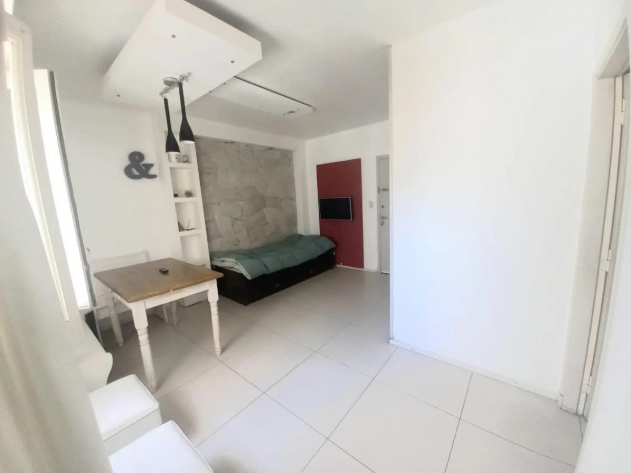 2 AMBIENTES LATERAL ZONA CHAUVIN Lamadrid y Castelli