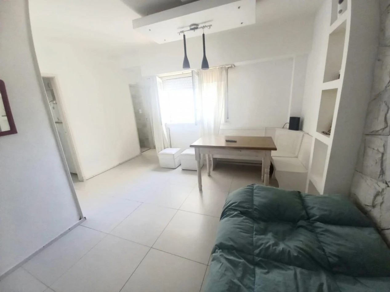 2 AMBIENTES LATERAL ZONA CHAUVIN Lamadrid y Castelli