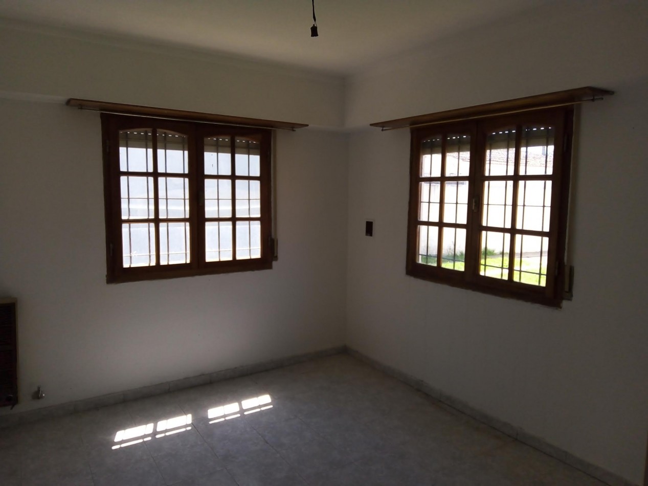 Venta de Ph de 3 ambientes, local y departamento Calasanz y Lijo Lopez
