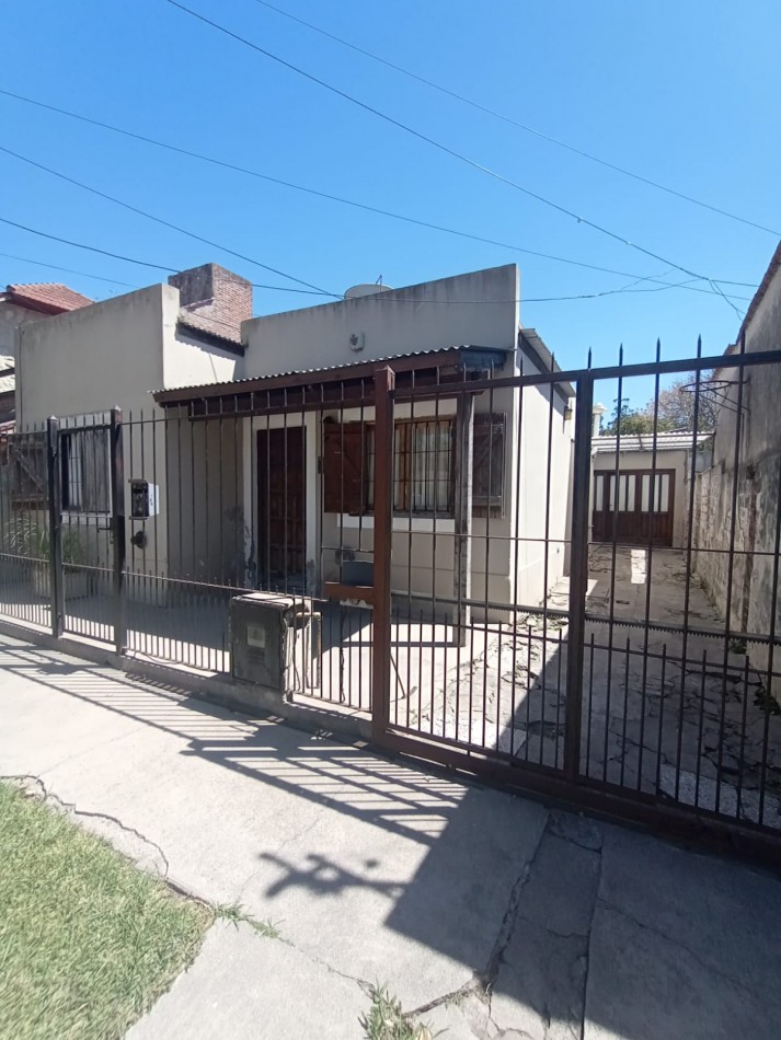 Casa de 3 ambientes en Barrio Los Pinares Piran y Valencia