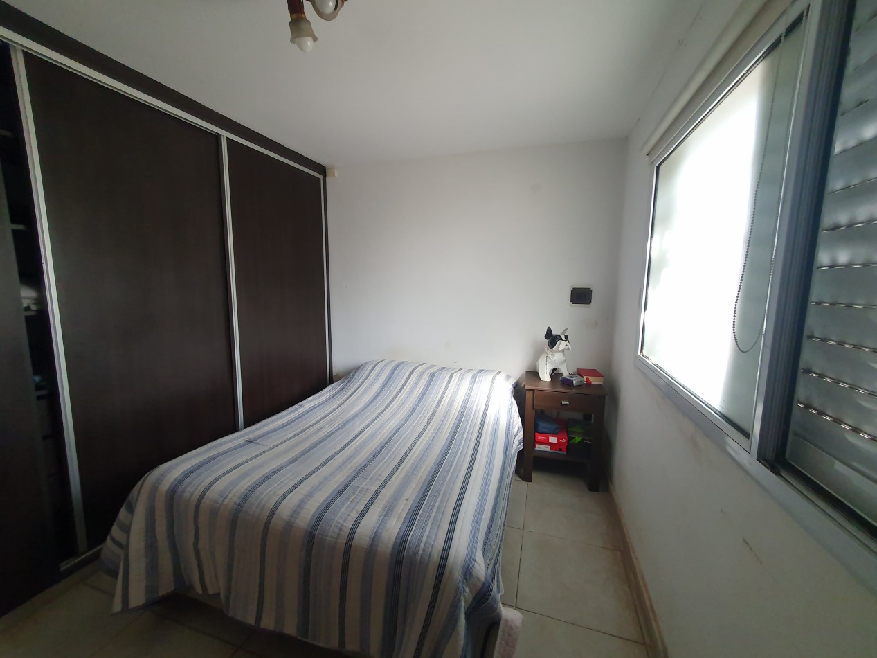 Casa al frente con garaje mas departamento de 1 ambiente