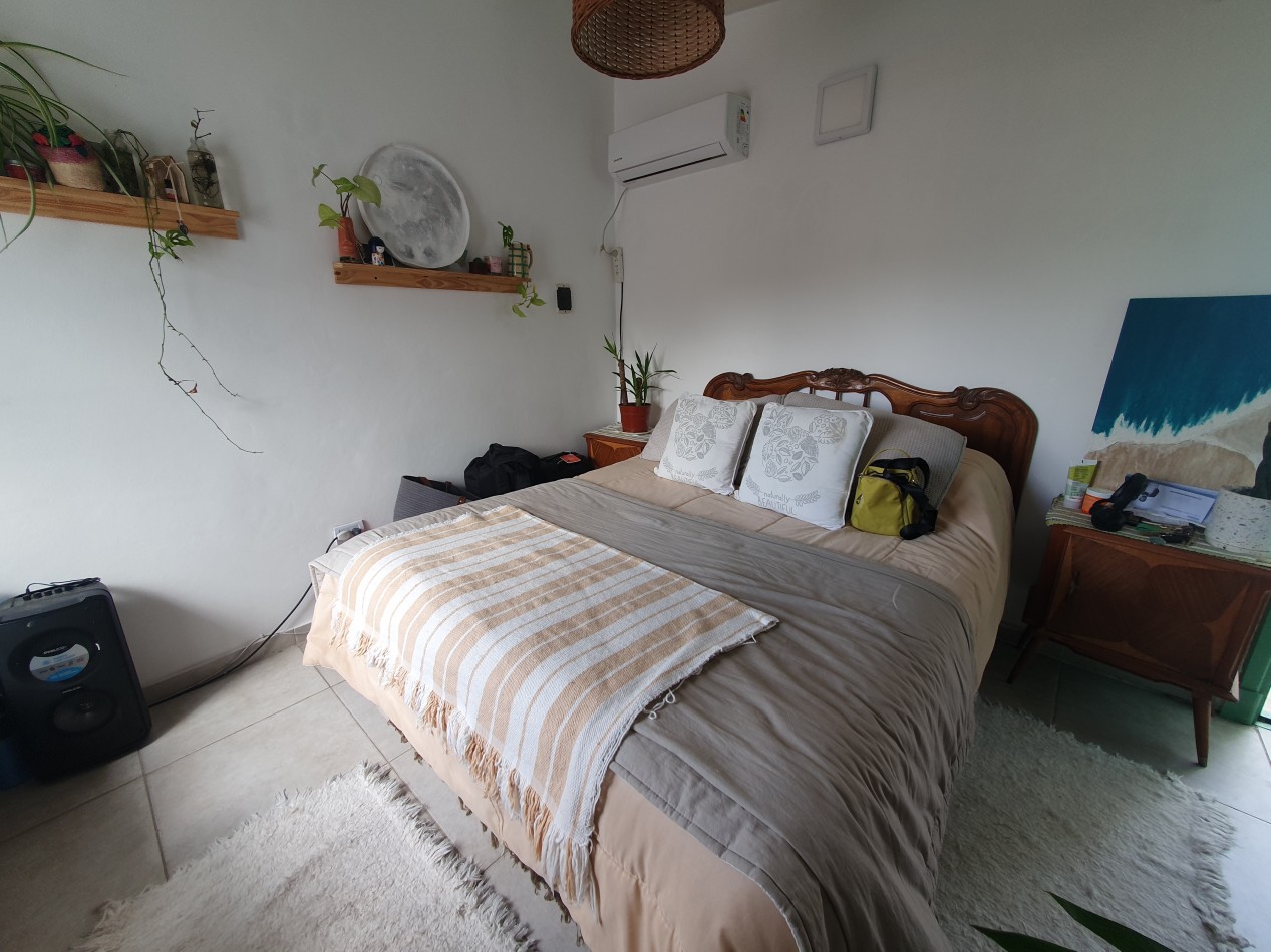 Casa al frente con garaje mas departamento de 1 ambiente