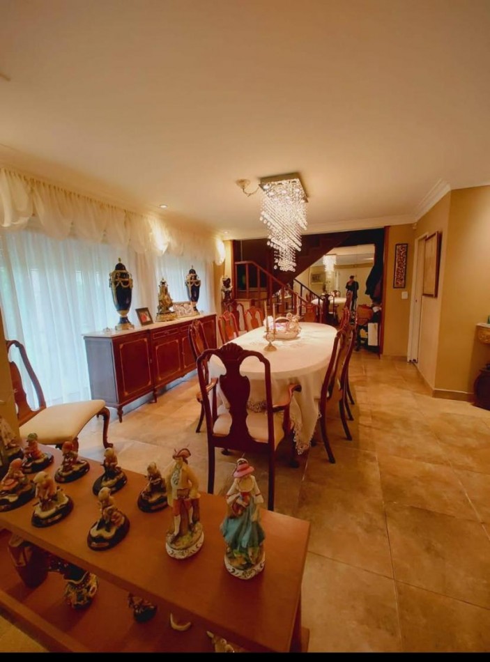 Chalet de categoria en barrio Alfar a 5 cuadras del mar