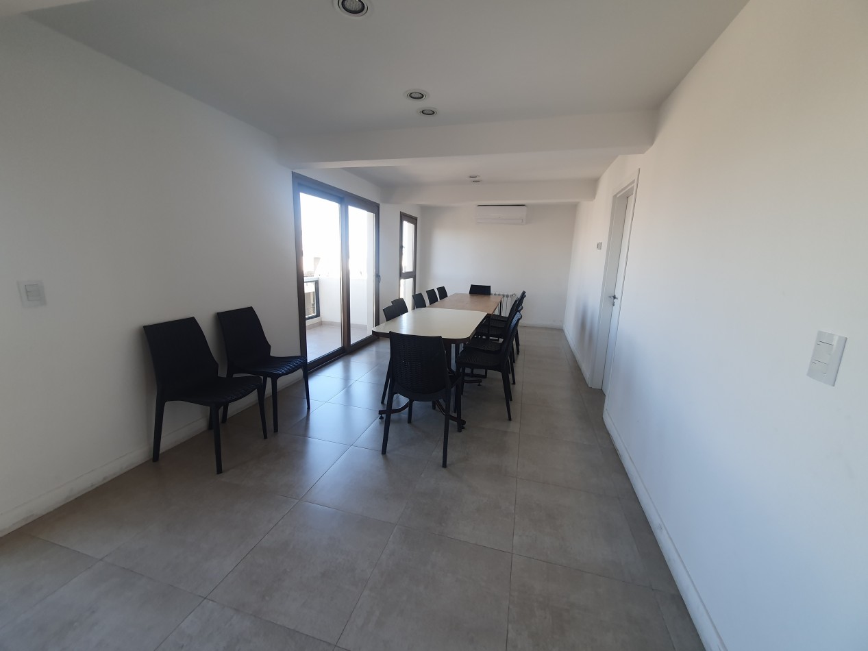 Hermoso Semipiso de 3 ambientes con cochera en Plaza Mitre