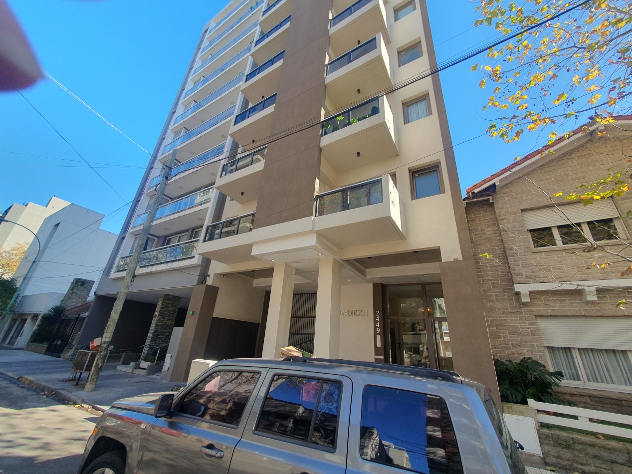 Hermoso Semipiso de 3 ambientes con cochera en Plaza Mitre