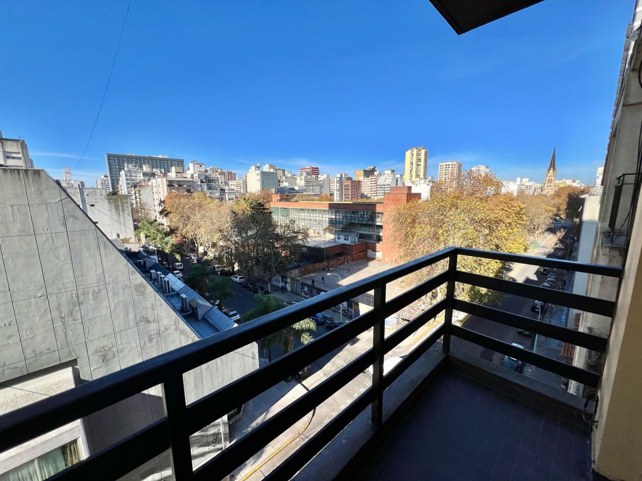 5 ambientes al frente c/ balcon saliente y cochera fija Mitre y 3 de Febrero