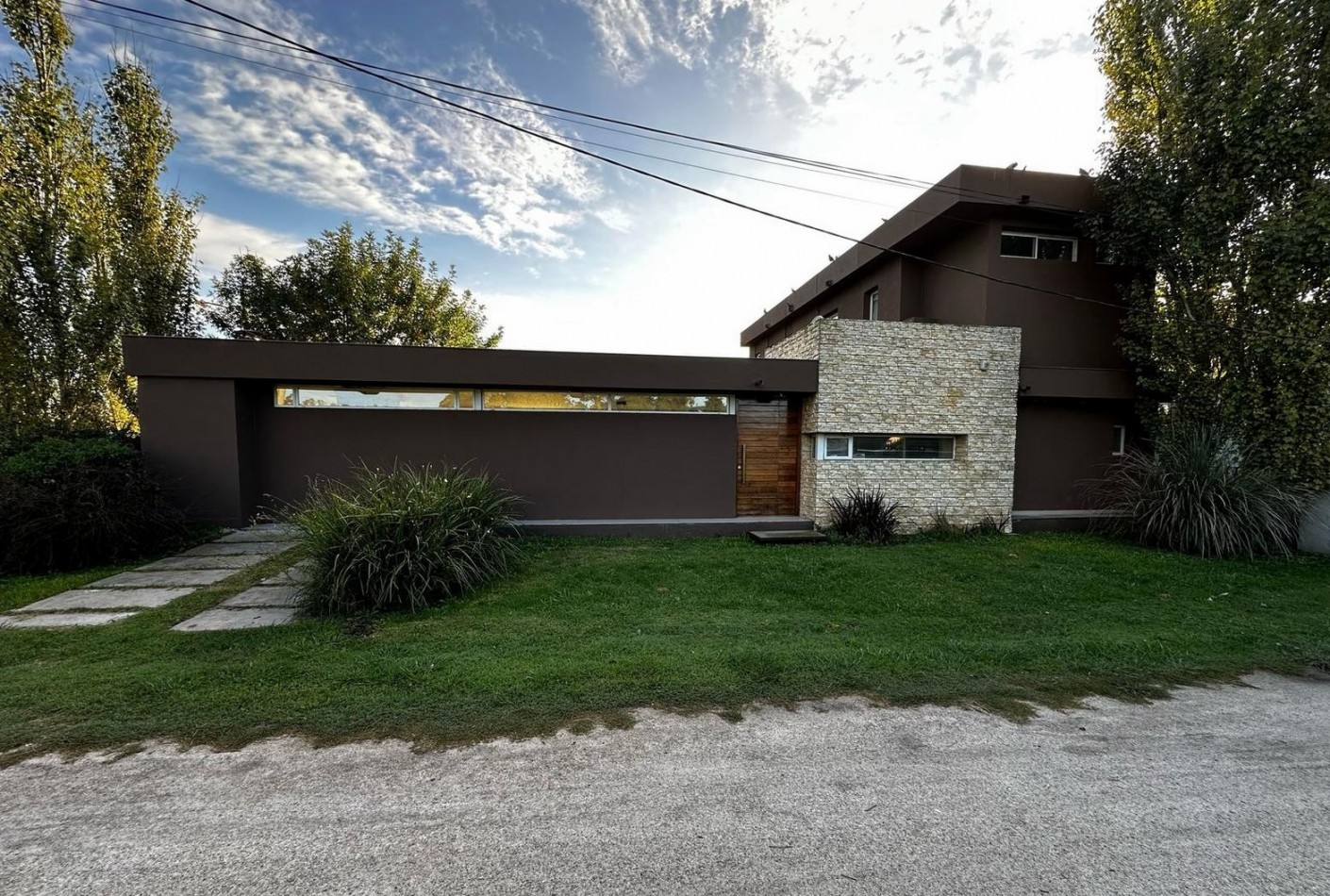 Casa de 5 ambientes con pileta  en Acantilados  